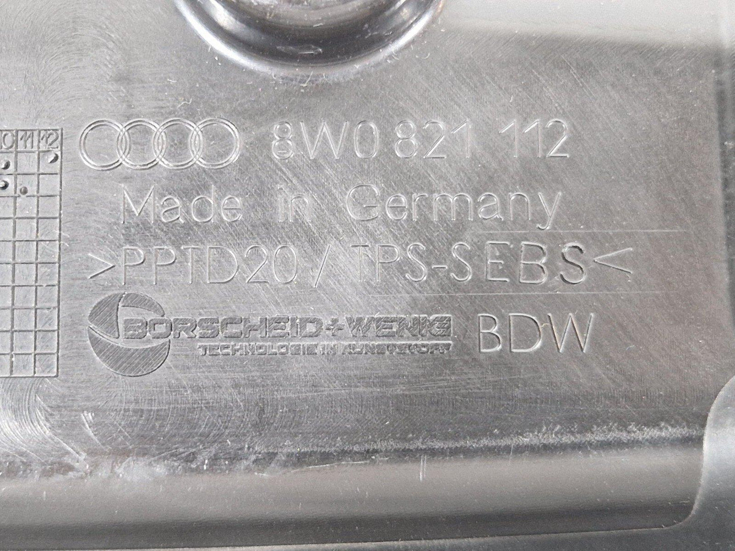 16-19 AUDI A4 B9 SALOON GENUINE FRONT RIGHT WING FILLER INSULATOR 8W0821112