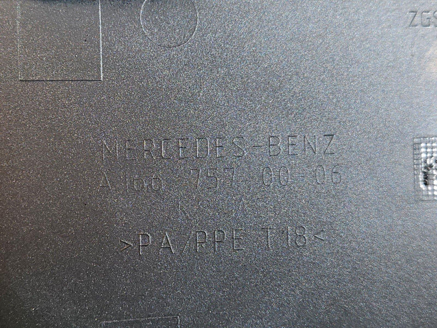 11-19 MERCEDES BENZ ML W166 FUEL TANK FILLER FLAP CAP COVER SILVER A1667570006