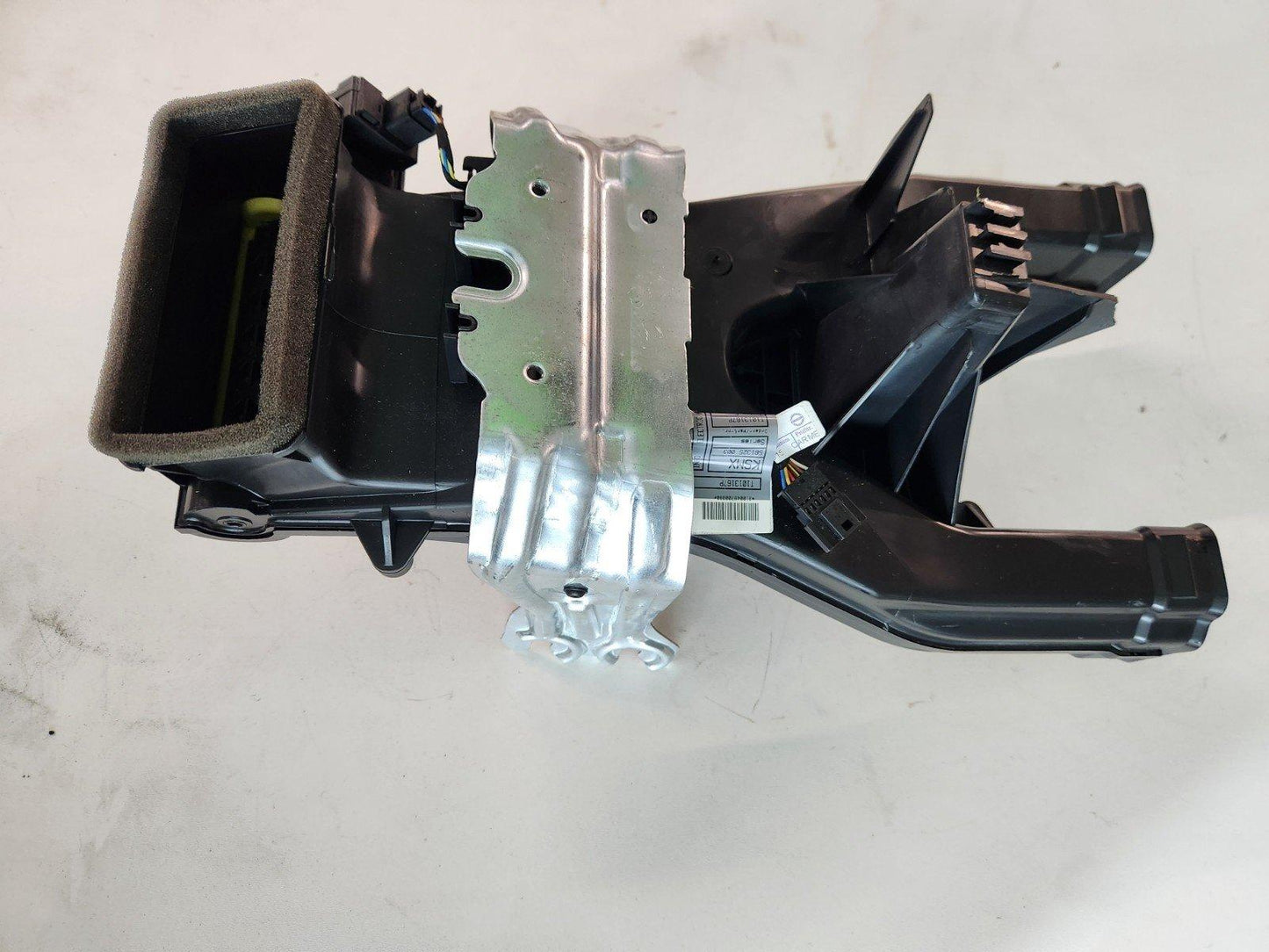 11-19 MERCEDES BENZ ML W166 AIR DISTRIBUTION AIR DUCT INTERIOR A1668301600