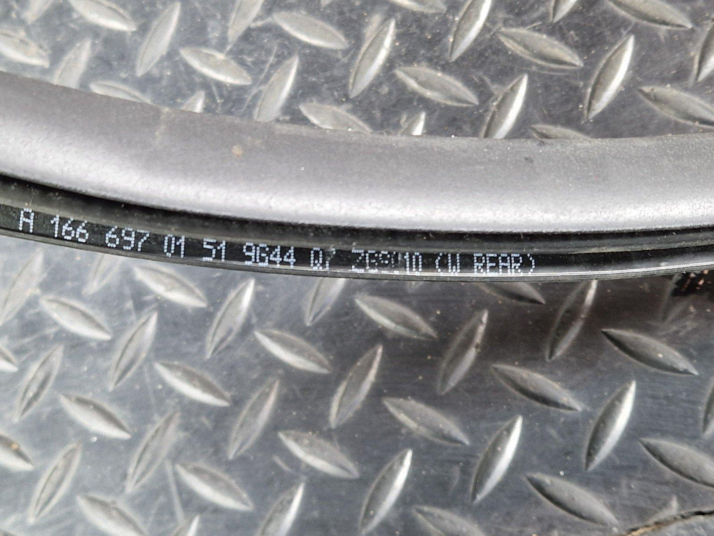 11-19 MERCEDES ML W166 OEM REAR LEFT OR RIGHT SIDE DOOR RUBBER SEAL A1666970151