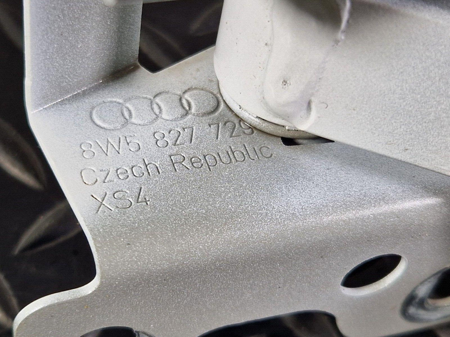 16-19 AUDI A4 B9 S-LINE TRUNK HINGE REAR RIGHT BOOT TAILGATE 8W5827306A