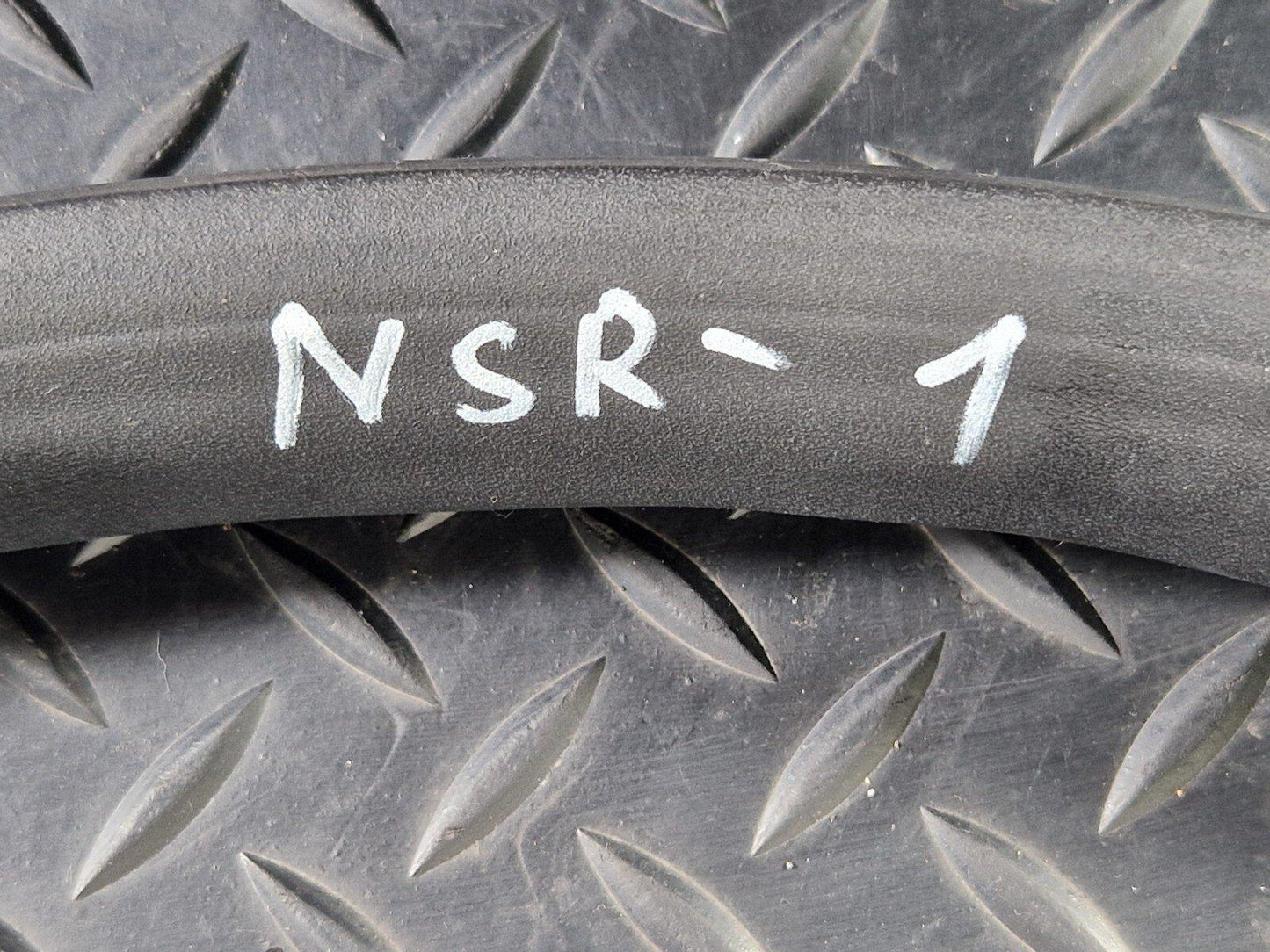 10-18 AUDI A7 4G S-LINE REAR LEFT NSR UPPER DOOR RUBBER WEATHER SEAL 4G8845695