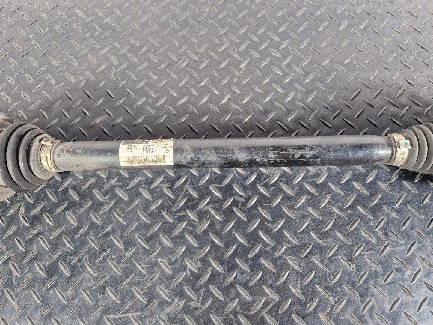 16-19 AUDI A4 B9 S-LINE QUATTRO DRIVESHAFT REAR SIDE 8W0501203D