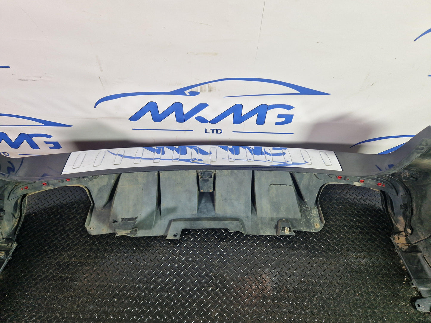 Mercedes-Benz GLE 500 W166 Rear Bumper in Obsidian Black 197