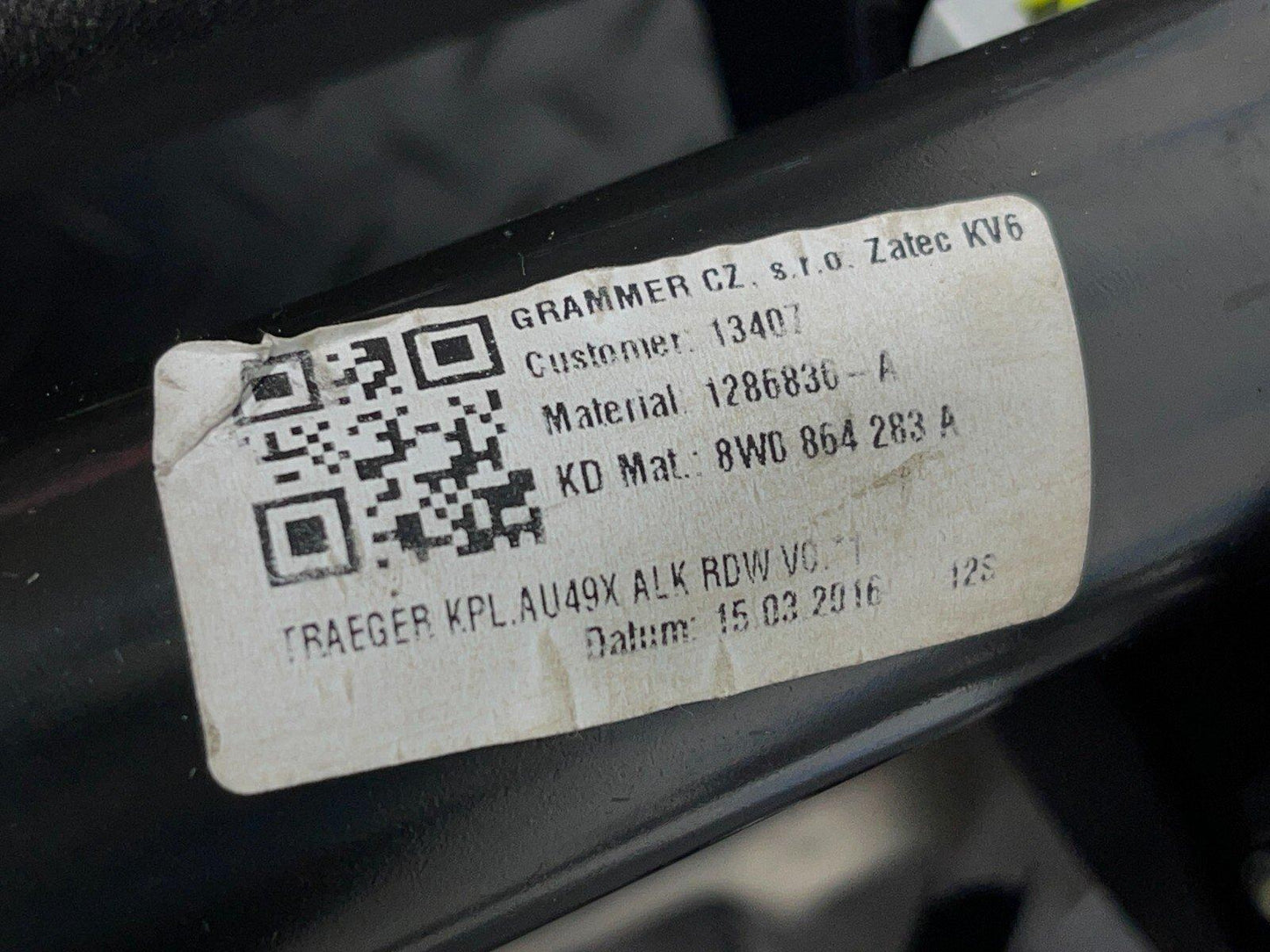 16-19 AUDI A4 B9 SALOON GENUINE 1.4 TFSI CENTER CONSOLE ARMREST 8W0864283A