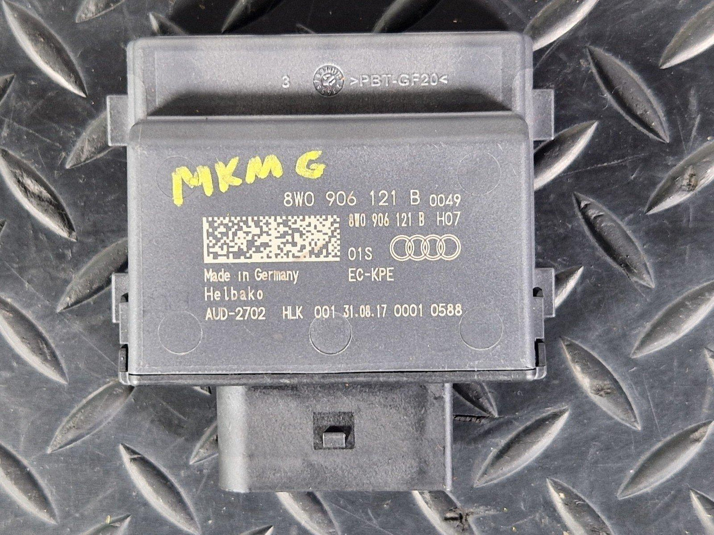 16-19 AUDI A4 B9 GENUINE OEM FUEL PUMP CONTROL MODULE 8W0906121B