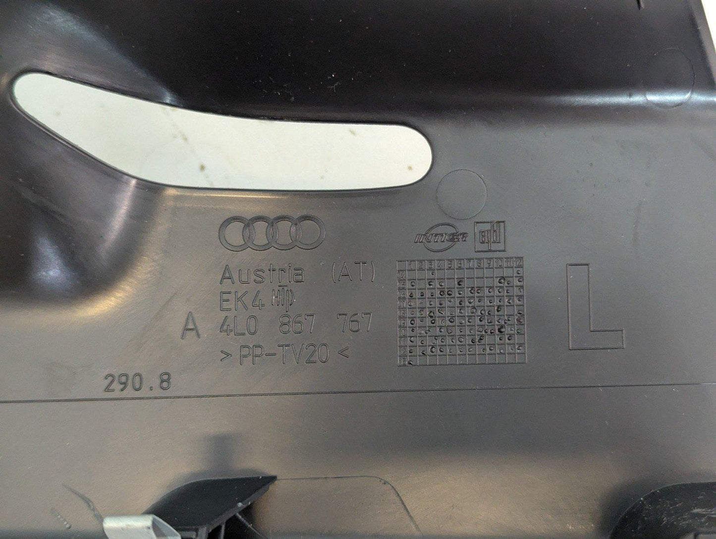 10-15 AUDI Q7 4L OEM NSR PASSENGER SIDE REAR LOWER C PILLAR TRIM 4L0867767