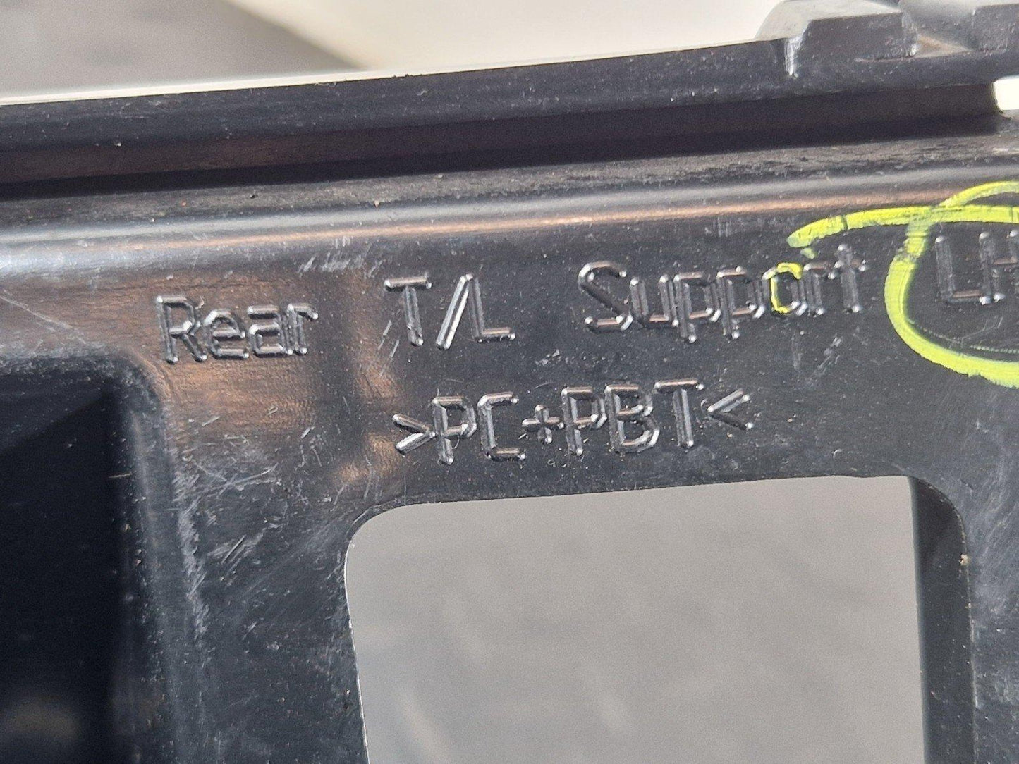 11-19 MERCEDES BENZ ML W166 REAR BUMPER LEFT SIDE BRACKET A1668803303