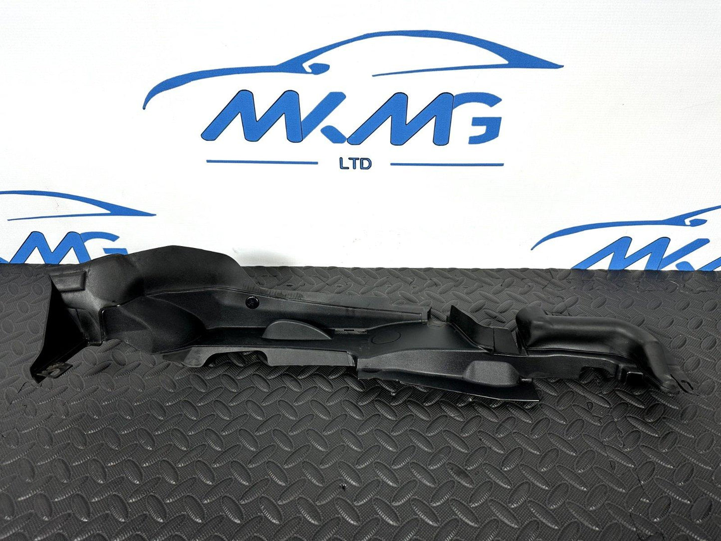 16-19 AUDI A4 B9 SALOON GENUINE RIGHT DRIVER SIDE WING PANEL SEAL 8W0821170