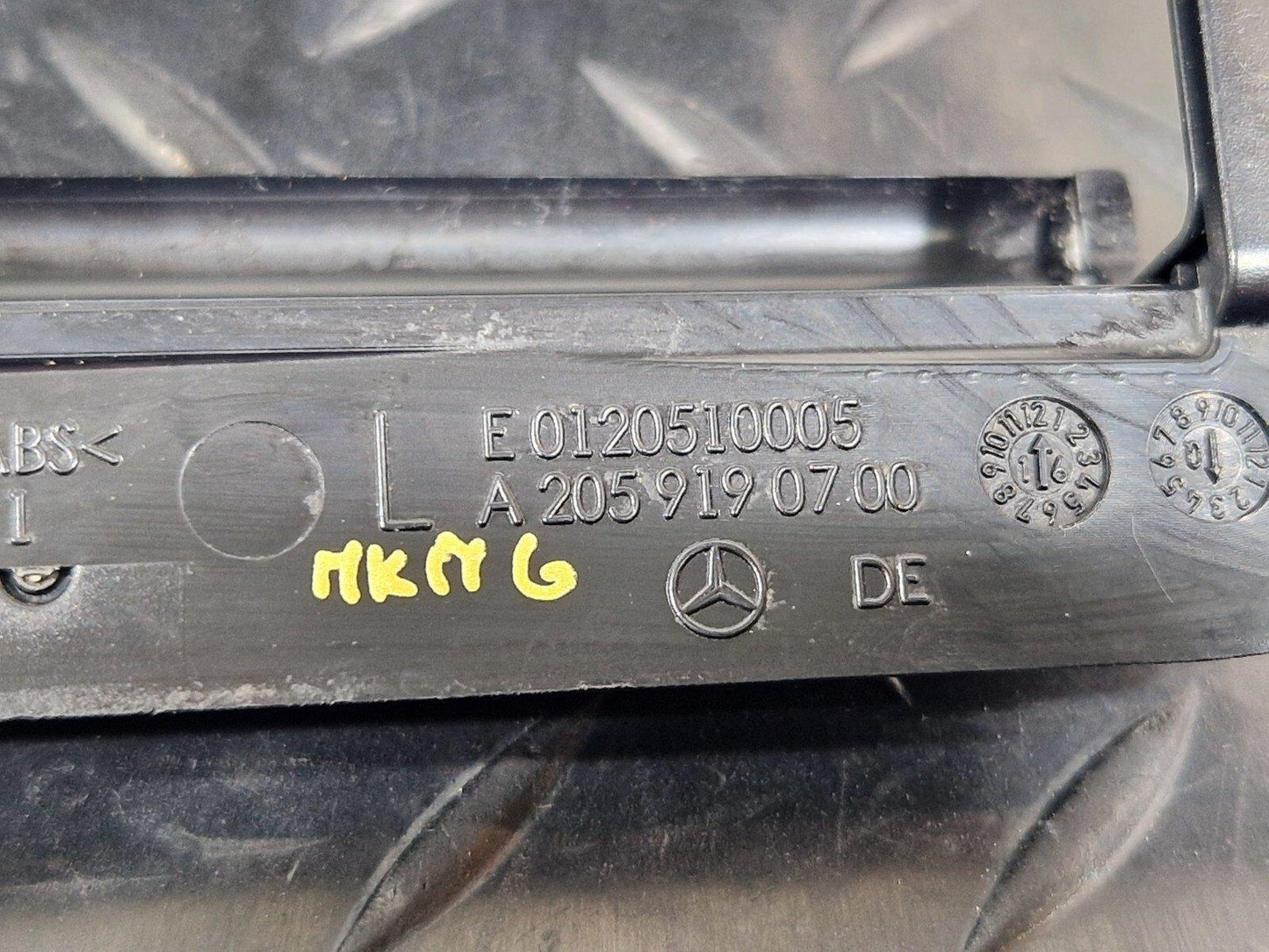 14-21 MERCEDES BENZ C220D W205 OEM FRONT SEAT GUIDE RAIL END COVER A2059190700