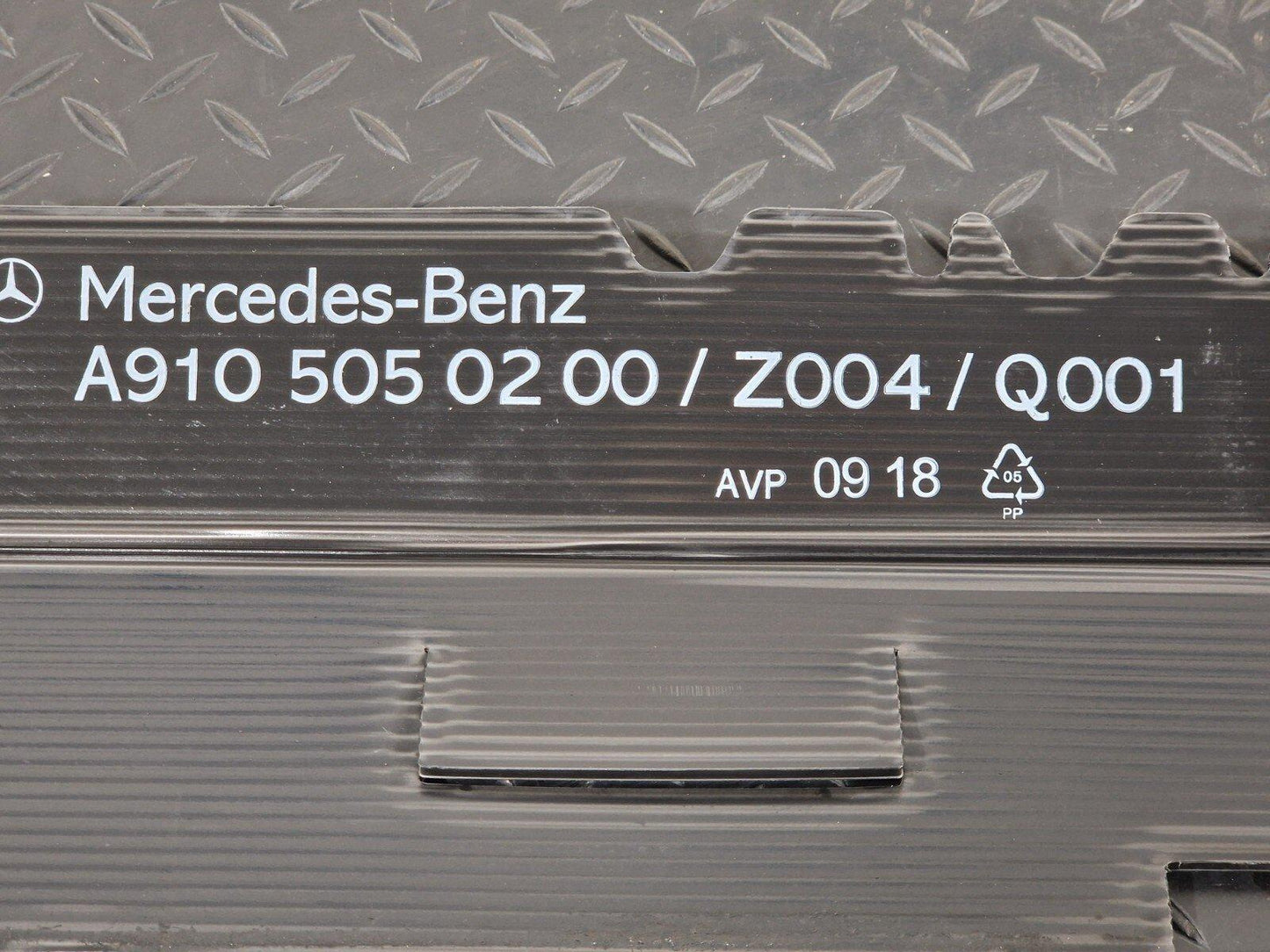 18-ON MERCEDES SPRINTER W907 W910 AIR DUCT COVER A9105050200