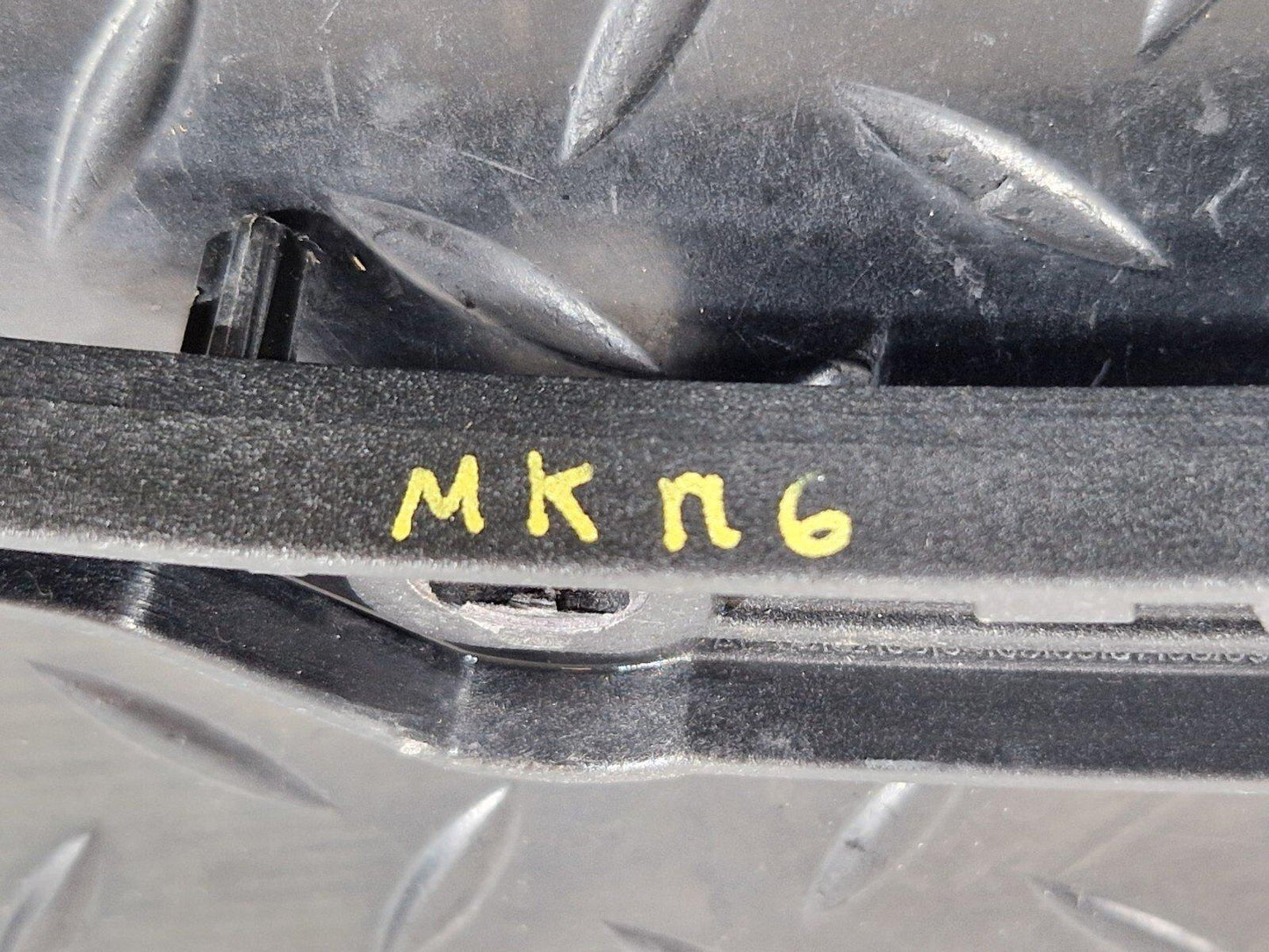 14-20 MERCEDES BENZ GLA 200 X156 GENUINE BUMPER MOUNT HOLDER BRACKET A1568853700