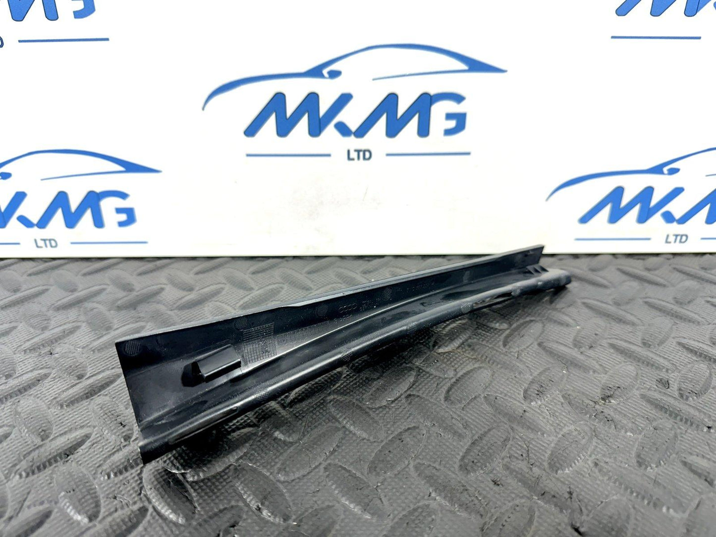 16-19 AUDI A4 B9 AVANT GENUINE RIGHT DRIVER SIDE A PILLAR BRACKET 8W0868204