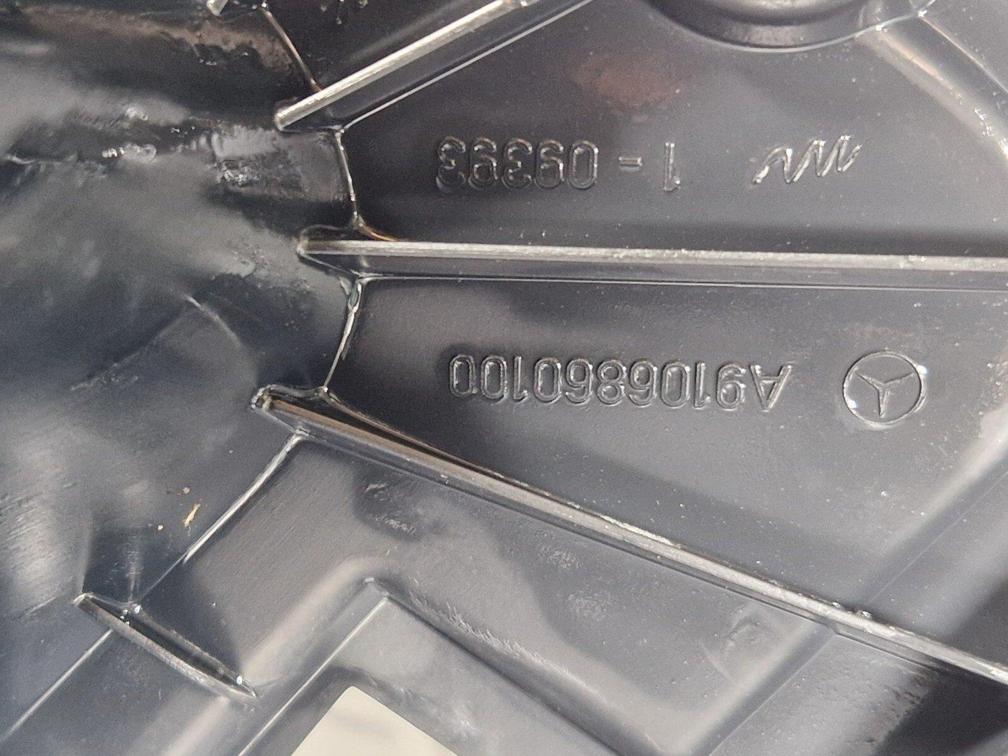 18-ON MERCEDES BENZ SPRINTER W907 W910 SIDE STEP TRIM LEFT SIDE A9106860100