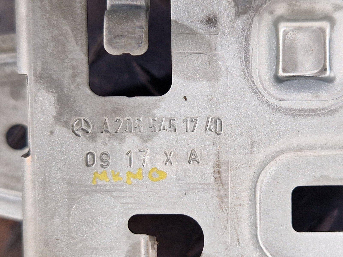 14-21 MERCEDES BENZ C200 W205 FUSE BOX RELAY HOLDER BRACKET A2055451740