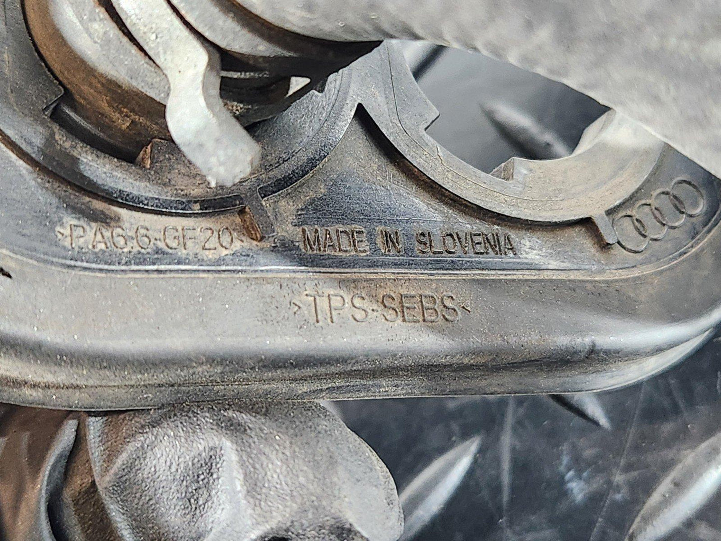 16-19 AUDI A4 B9 GENUINE OEM AIR CON HEATER COOLANT HOSES & GROMMET 8W0122291AH