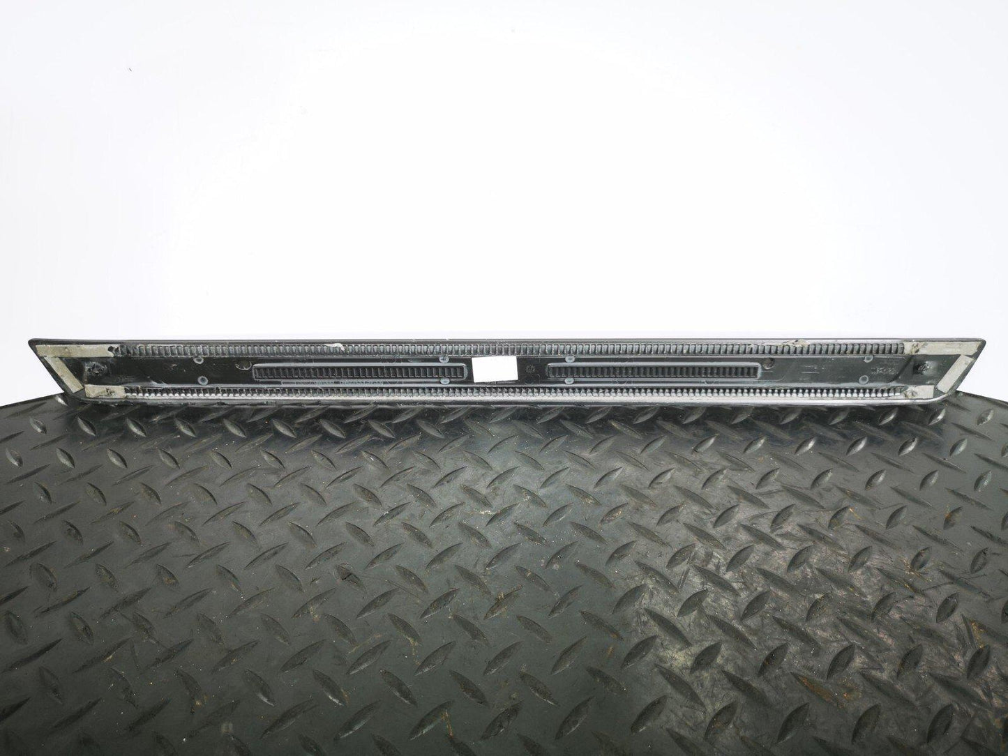 16-19 AUDI A4 B9 S-LINE GENUINE 1.4 TFSI FRONT PASSENGER DOOR KICK PLATE SILL