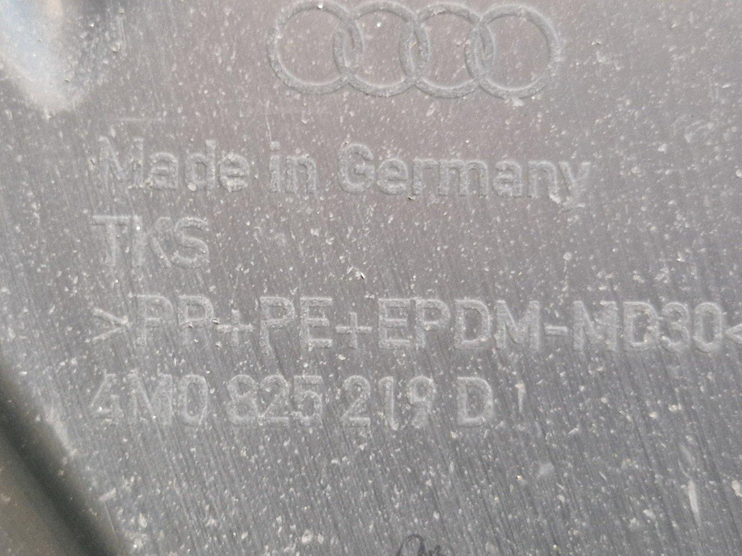 16-20 AUDI Q7 4M GENUINE REAR RIGHT O/S UNDERBODY COVER 4M0825219D