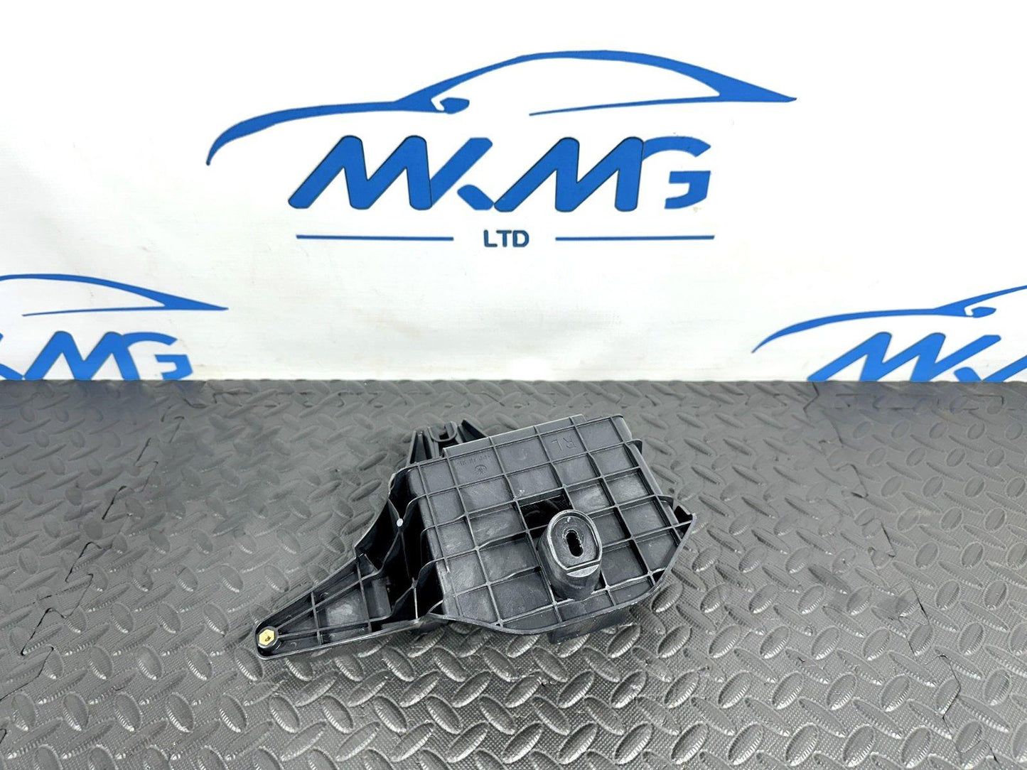 14-21 MERCEDES BENZ C300 W205 GENUINE BATTERY HOLDER BRACKET A2055451640