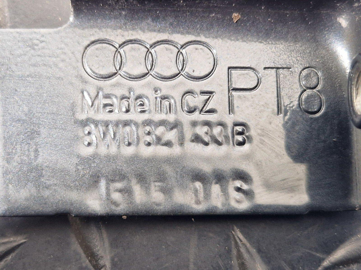16-19 AUDI A4 B9 GENUINE FRONT LEFT PASSENGER SIDE WING BRACKET 8W0821433B