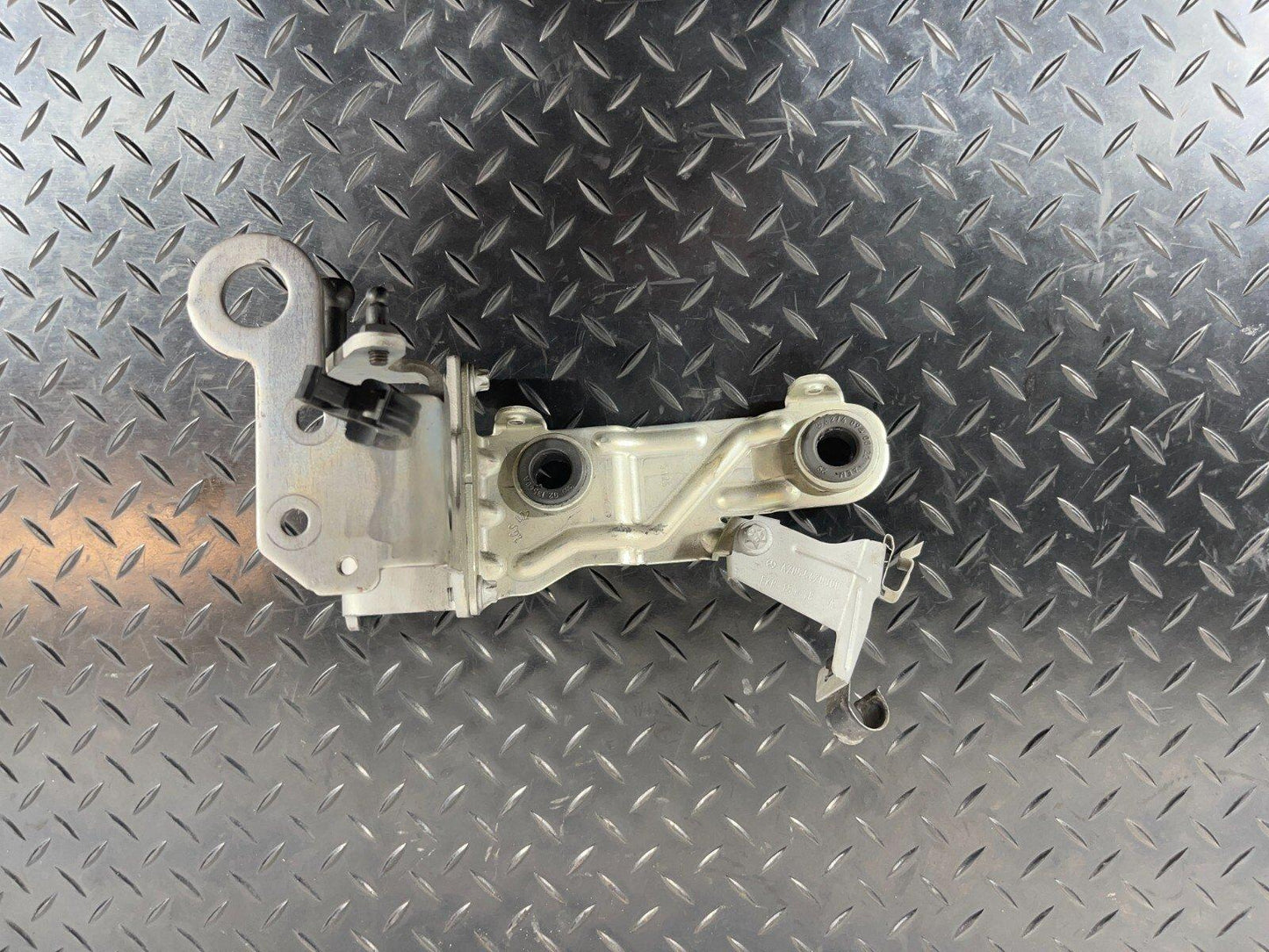 14-21 MERCEDES BENZ C350e W205 Engine Compartment Parts A2740940141