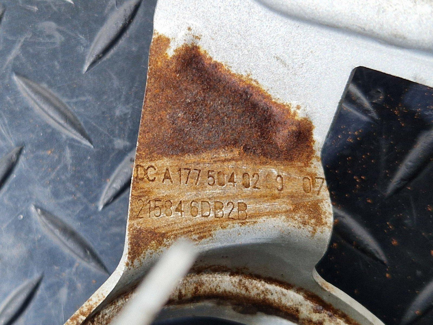 19-ON MERCEDES B CLASS W247 WATER PUMP HOLDER BRACKET A1775040300 A1775040200