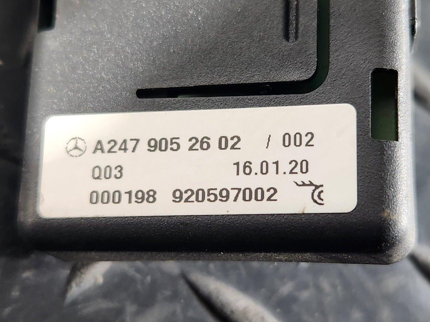19-ON MERCEDES BENZ B CLASS W247 WLAN AERIAL ANTENNA A2479052602