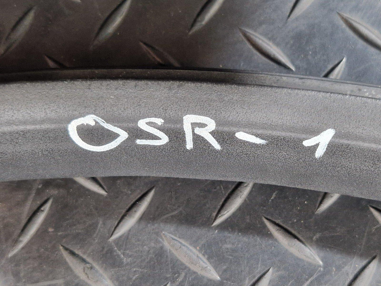 10-18 AUDI A7 4G S-LINE REAR RIGHT DOOR UPPER RUBBER WEATHER SEAL 4G8845696