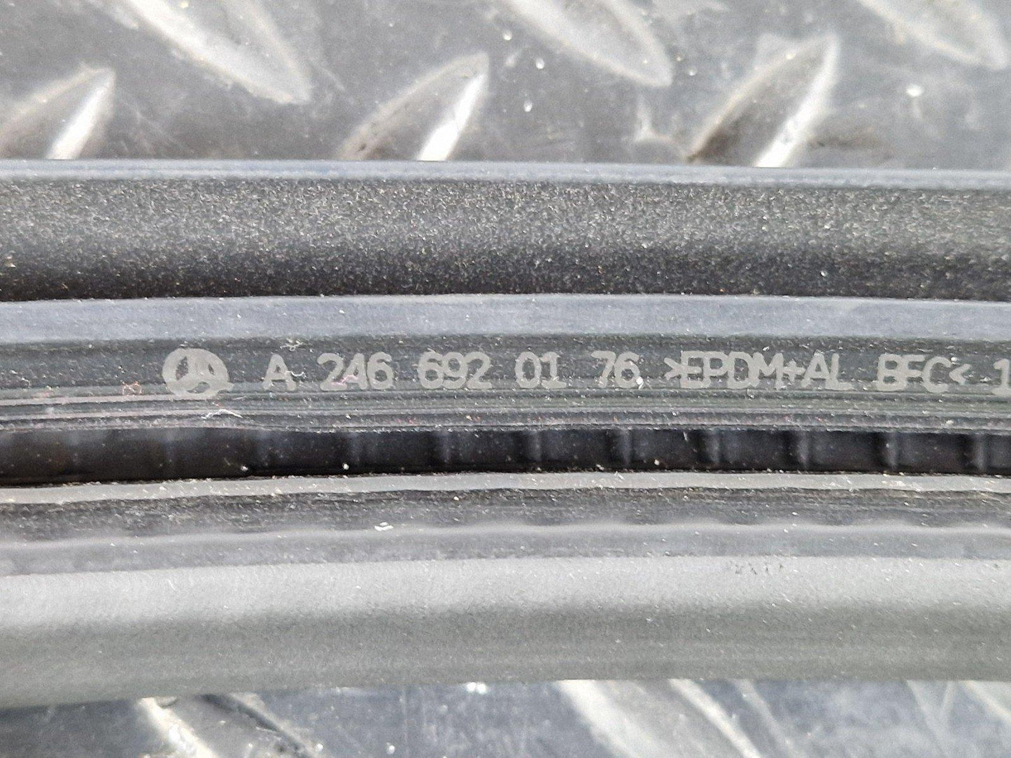 12-18 MERCEDES BENZ B-CLASS W246 GENUINE REAR LEFT DOOR SEAL A2466920176