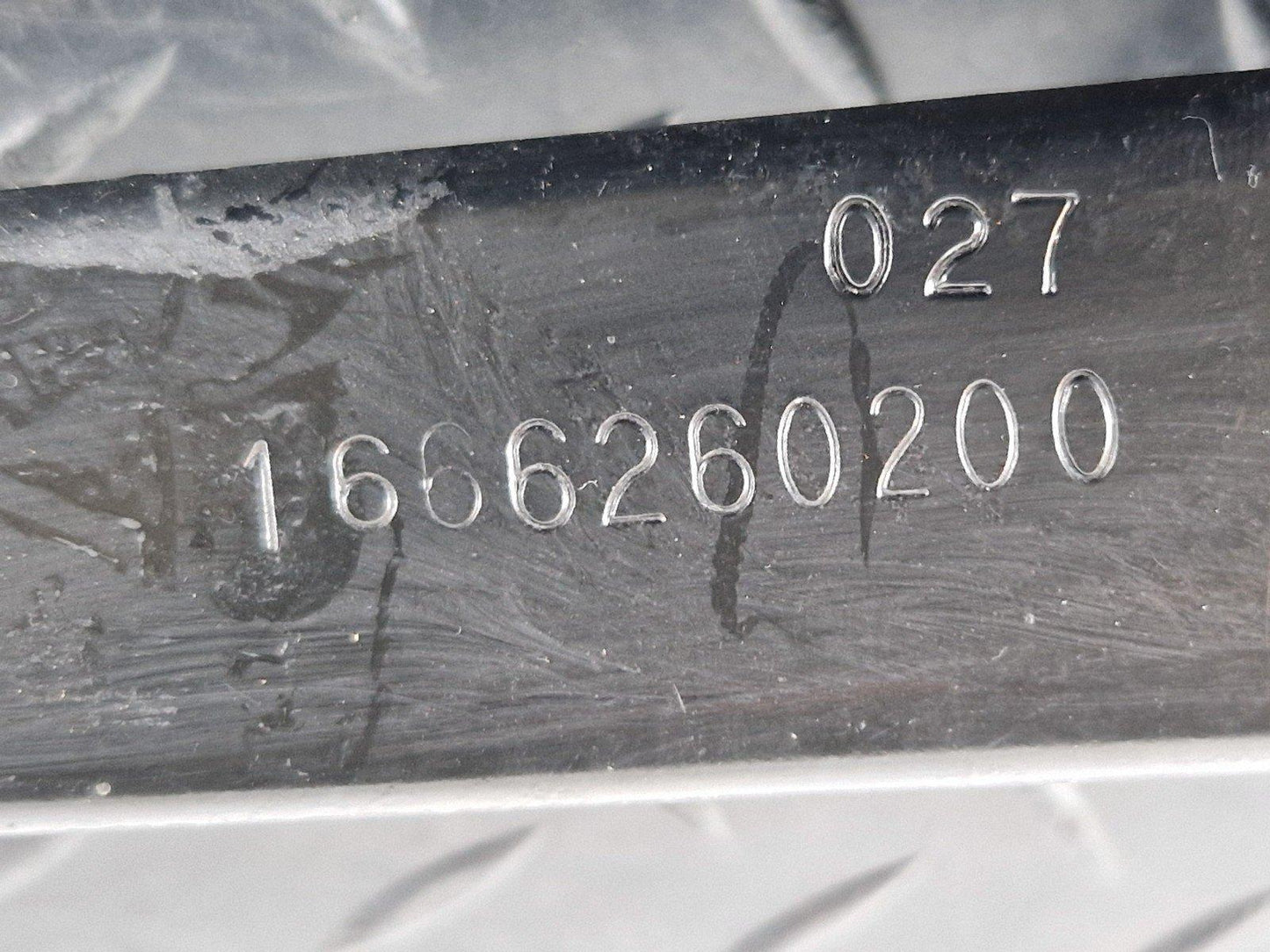 11-19 MERCEDES BENZ ML W166 GENUINE FRONT RIGHT PANEL STRUT A1666260200