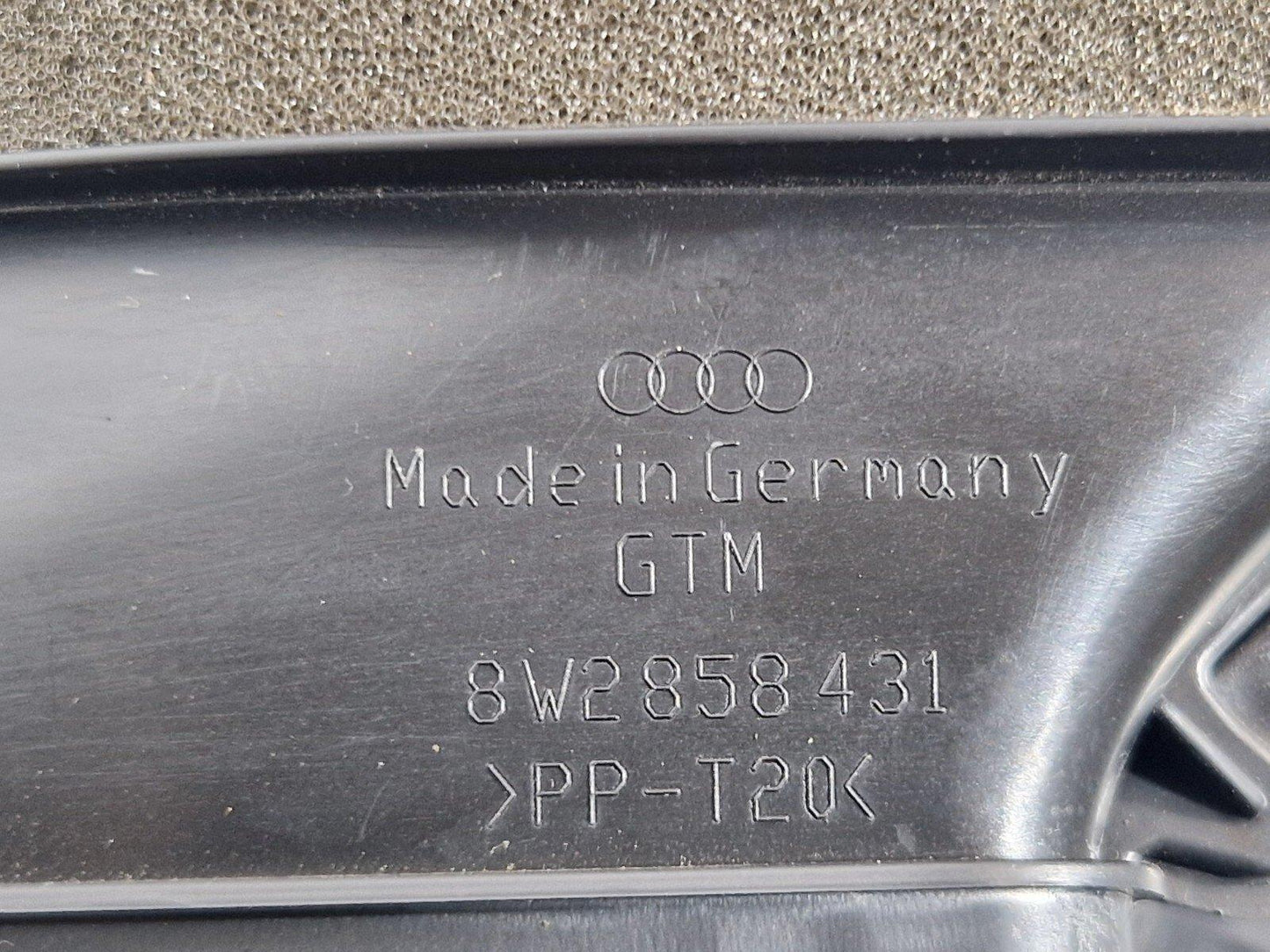 16-19 AUDI A4 B9 GENUINE DASHBOARD AIR VENT TRIM 8W2858431