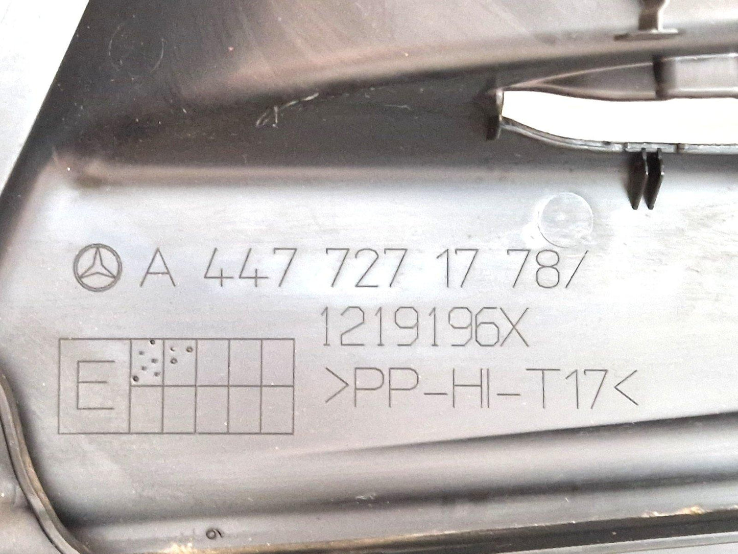 14-23 MERCEDES VITO W447 GENUINE FRONT LEFT DOOR PANEL LHD A4477271778