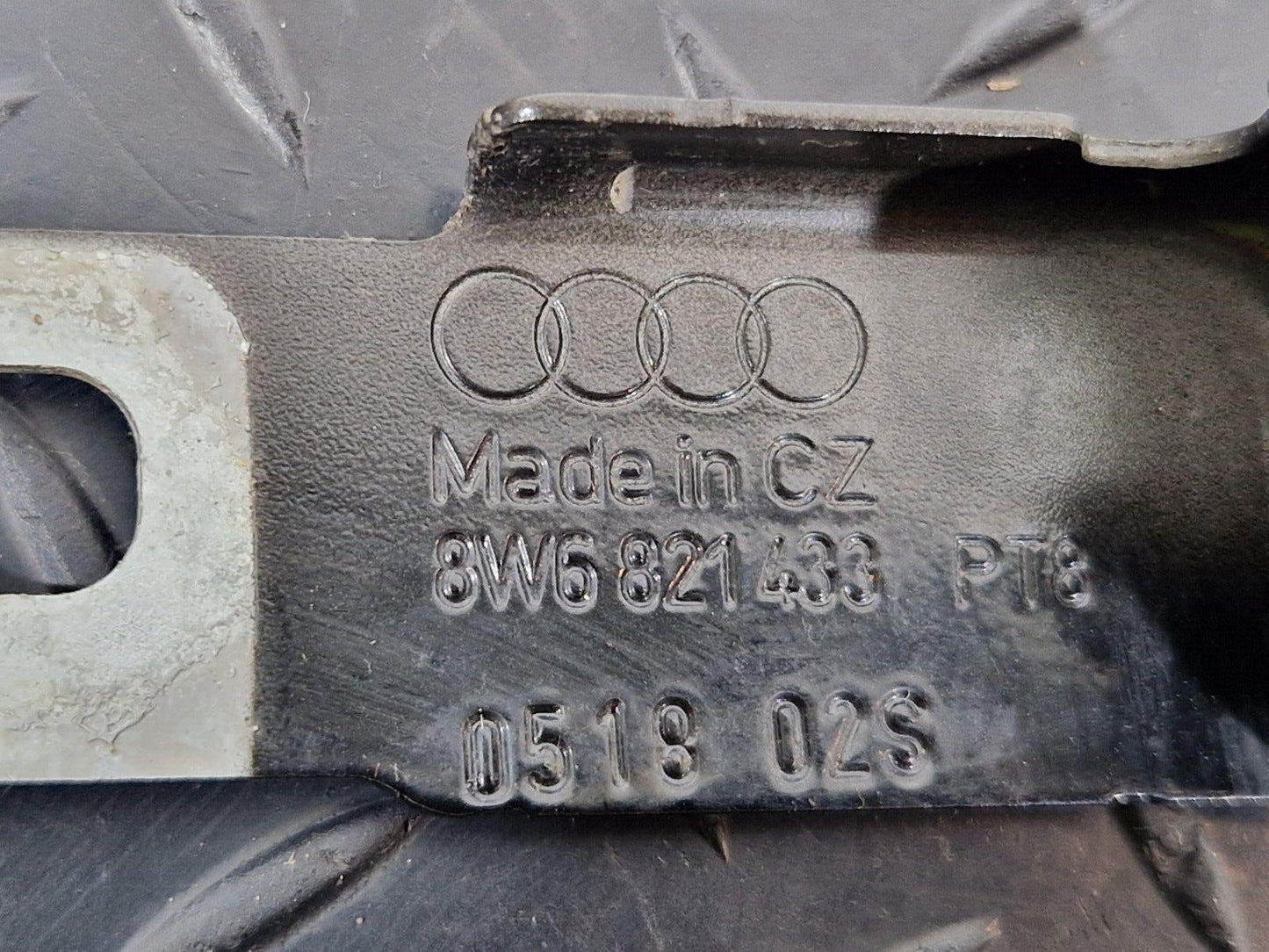 16-24 AUDI A5 F5 GENUINE WING FENDER BRACKET FRONT LEFT 8W6821433