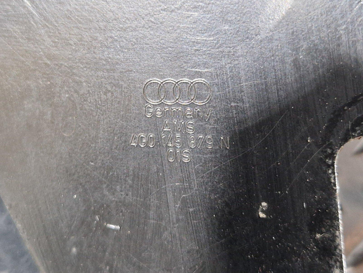 12-18 AUDI A6 C7 PASSENGER LEFT FRONT COOLANT PUMP BRACKET MOUNT 4G0145879N