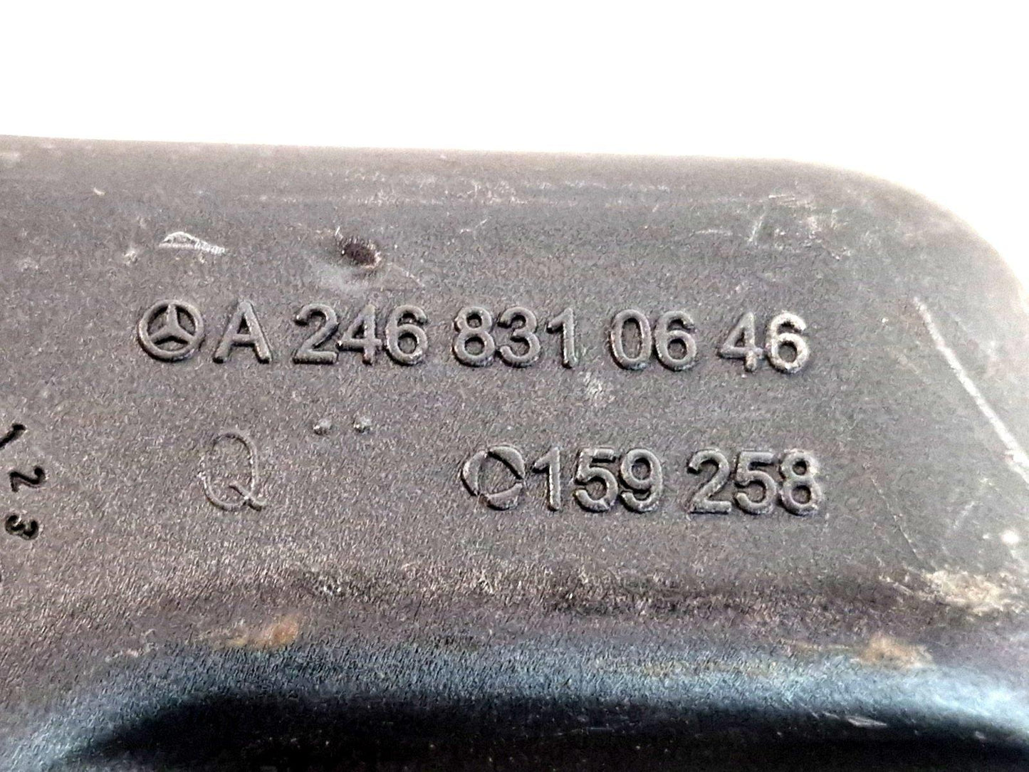 15-17 MERCEDES CLA C117 W117 GENUINE AIR GUIDE A2468310646