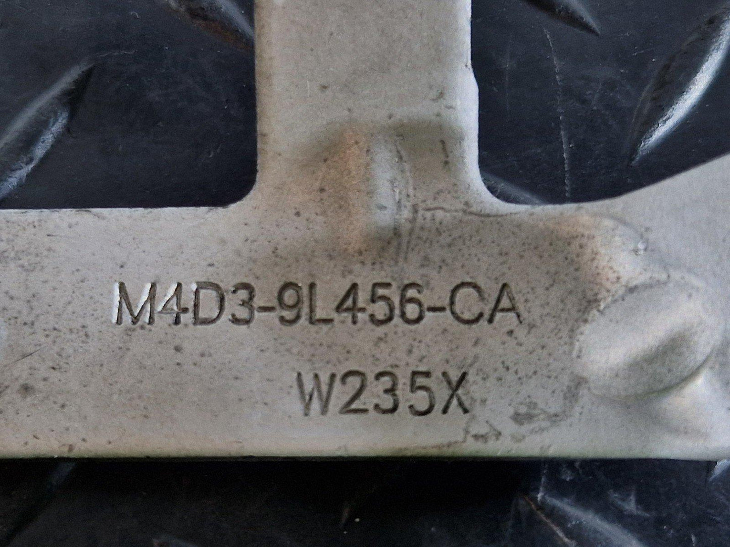 19-ON RANGE ROVER EVOQUE L551 GENUINE EXHAUST SUPPORT BRACKET M4D39L456CA