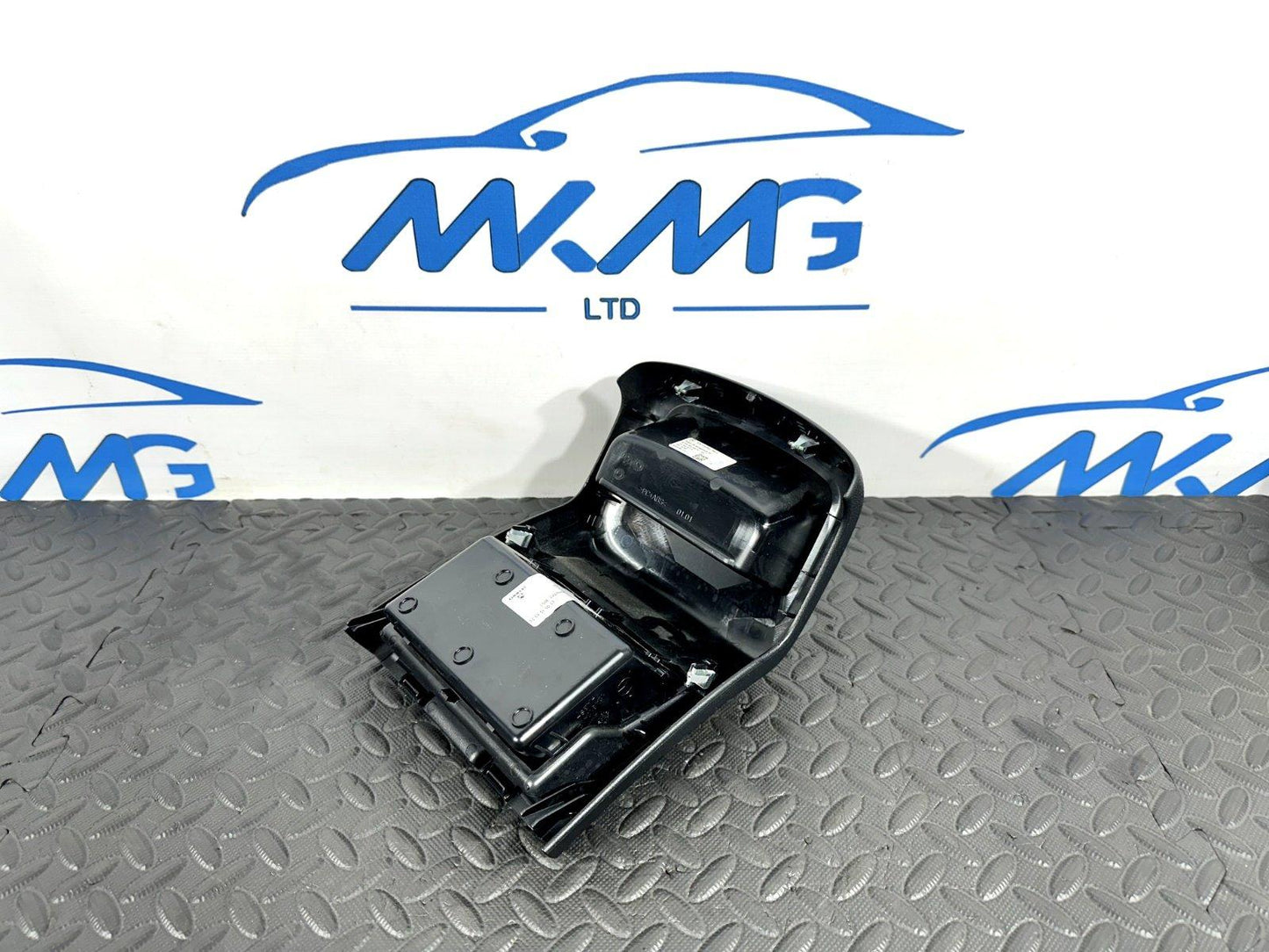 14-21 MERCEDES BENZ GENUINE CENTRE CONSOLE REAR COMPARTMENT STORAGE A2058306202