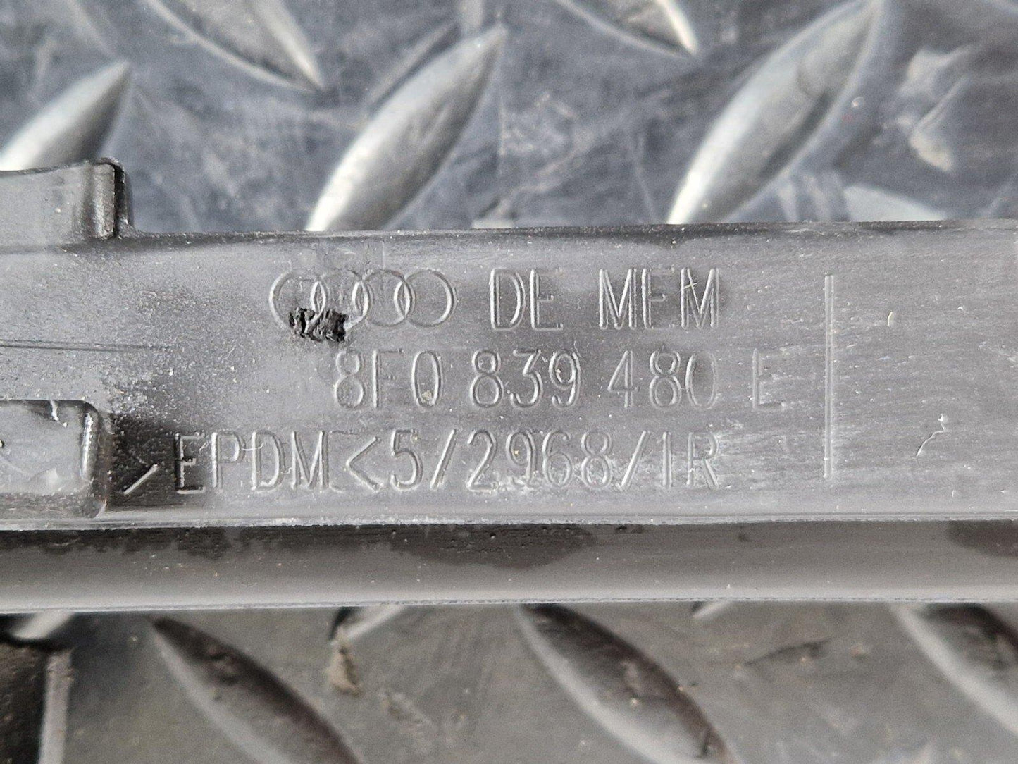 12-17 AUDI S5 CONVERTIBLE REAR RIGHT INNER WINDOW RUBBER SEAL 8F0839480E