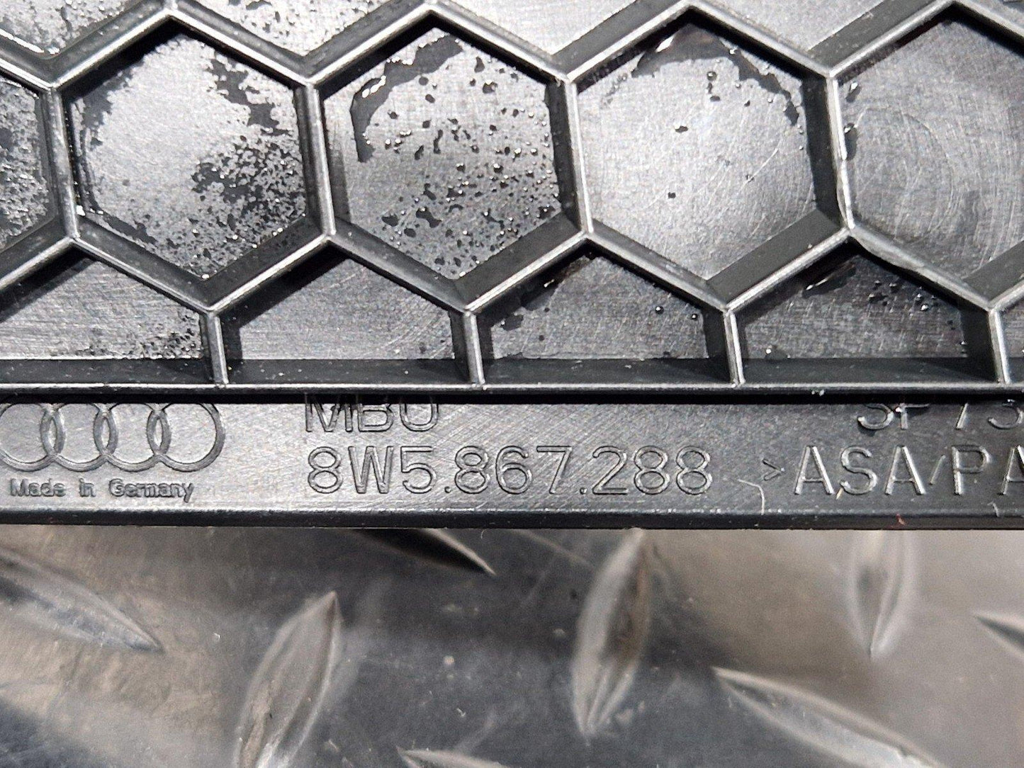 16-19 AUDI A4 B9 SALOON GENUINE REAR RIGHT C-PILLAR TRIM 8W5867288