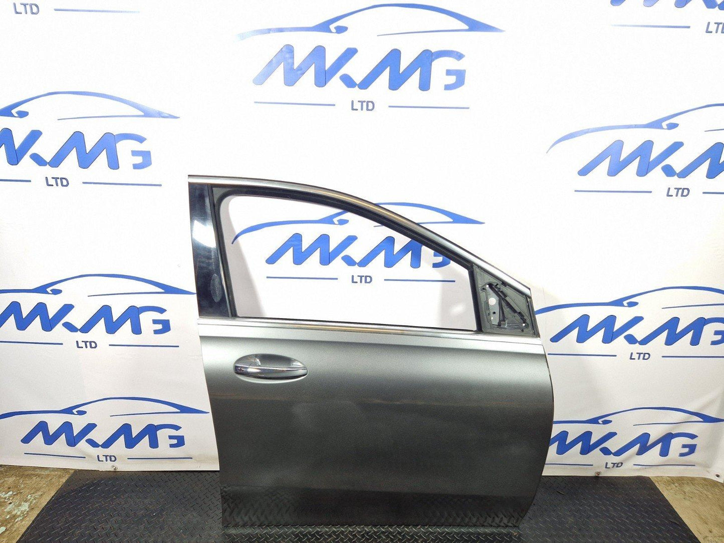19-ON MERCEDES BENZ B CLASS W247 FRONT RIGHT O/S DRIVER COMPLETE DOOR IN GREY