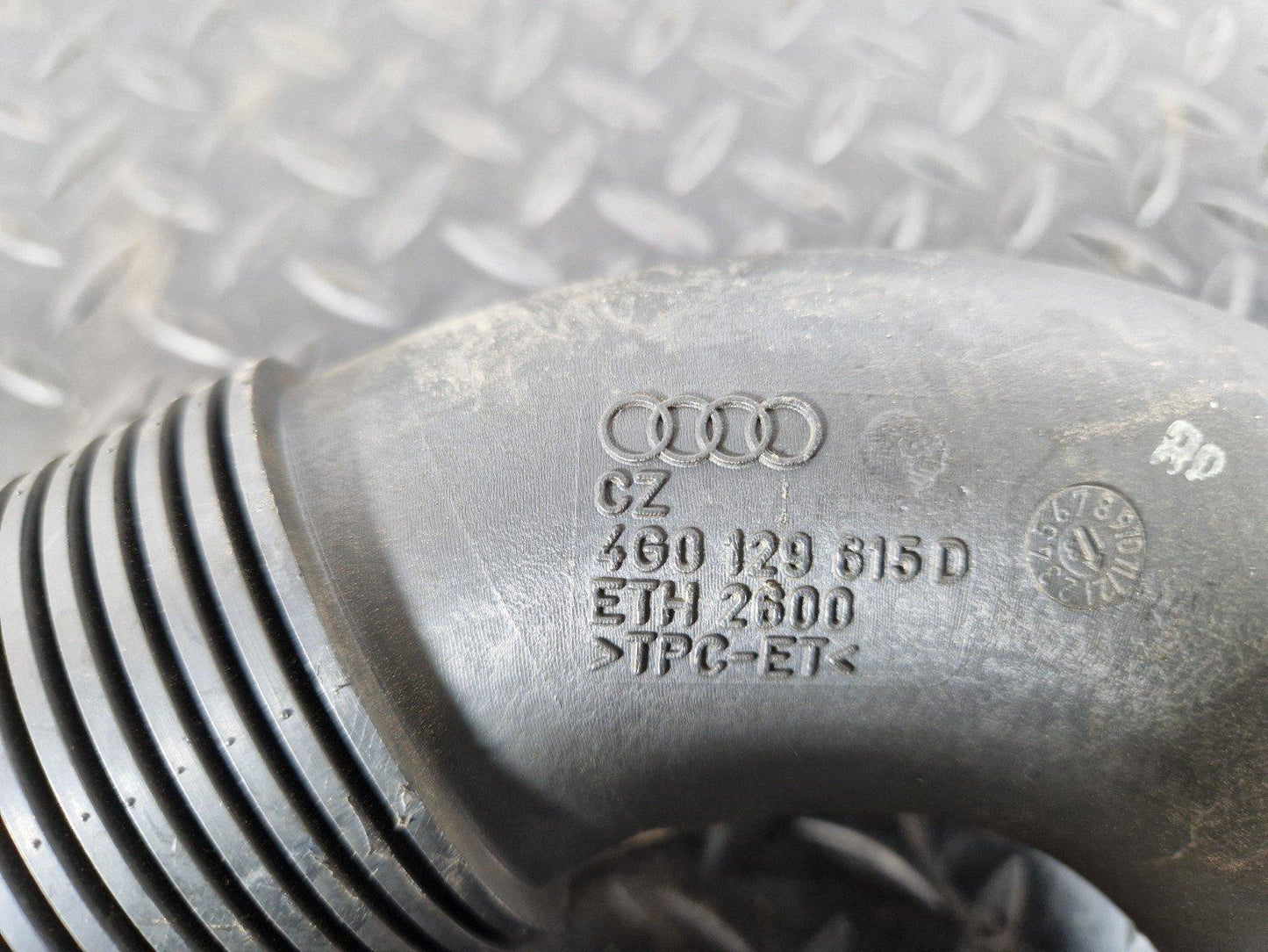 12-18 AUDI A6 C7 2.0 DIESEL CGL GENUINE AIR INTAKE HOSE 4G0129615D