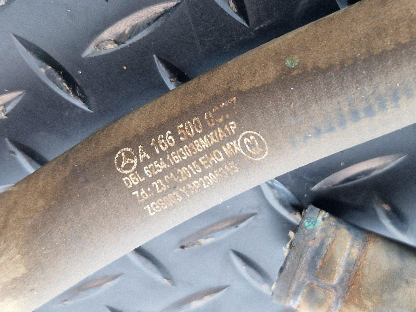 16-19 MERCEDES BENZ GLE W166 BATTERY COOLANT HOSE A1665001077
