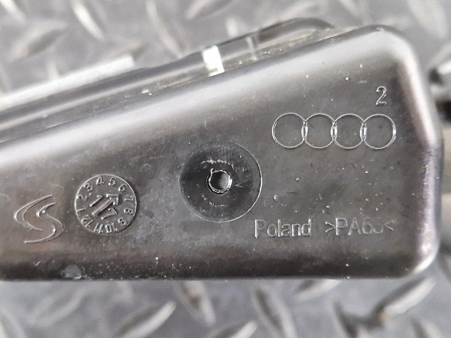 16-19 AUDI A4 B9 GENUINE ADBLUE TANK FILLING HOSES 8W0131963