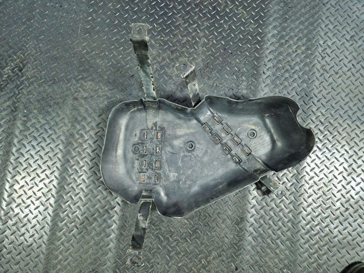 10-18 VW TOUAREG 7P 3.0TDI FUEL TANK UNDER TRAY SPLASH GUARD COVER 7L0201974