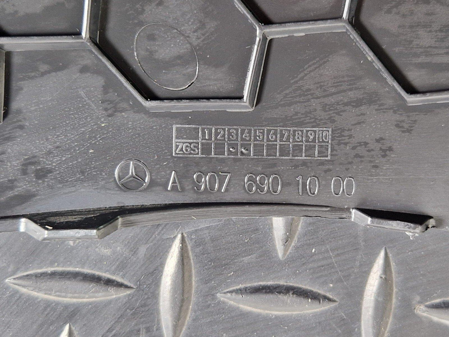 18-ON MERCEDES BENZ SPRINTER W907 FRONT LEFT A-PILLAR TRIM COVER A9076901000