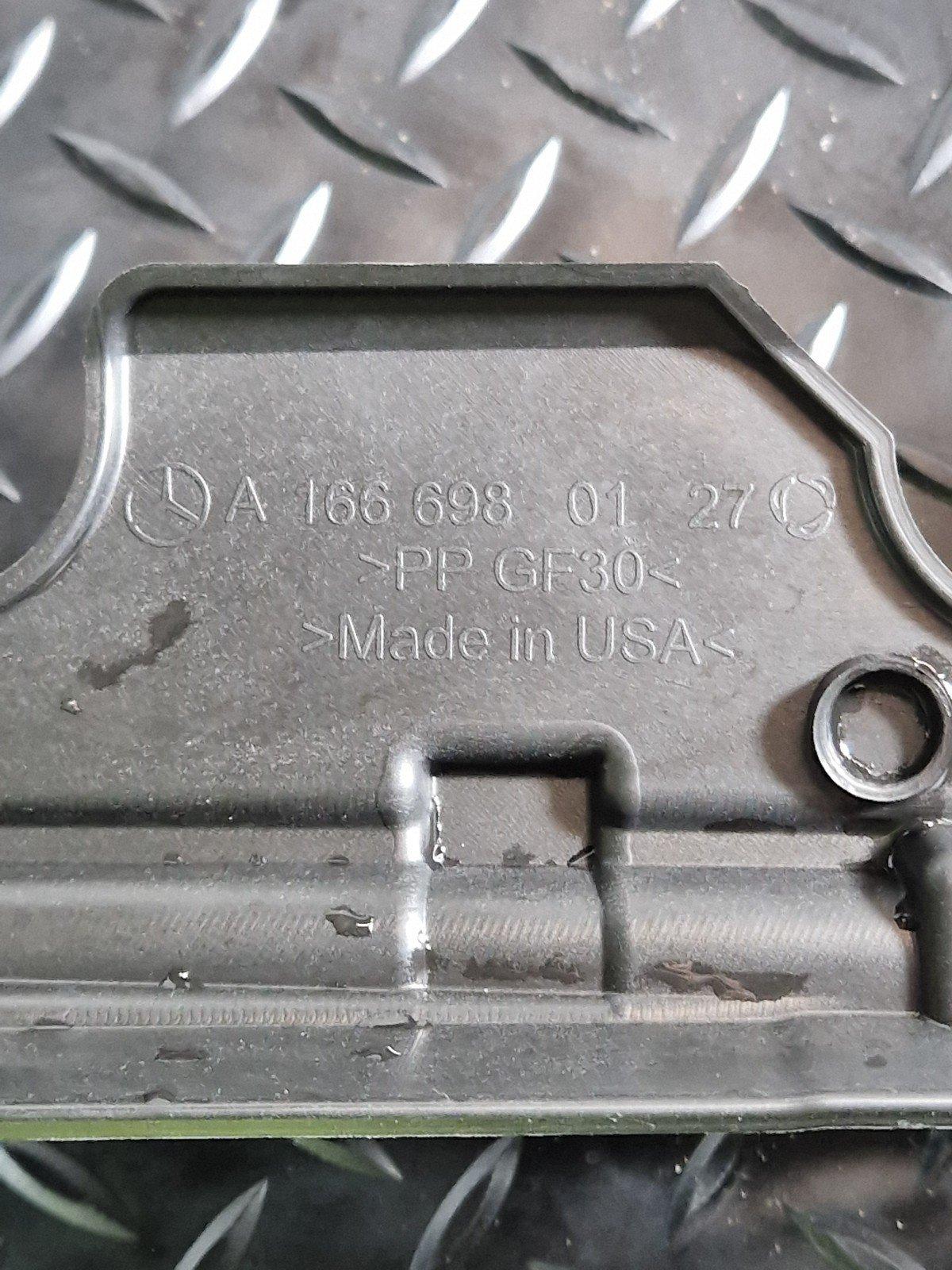 11-19 MERCEDES BENZ ML W166 OEM LEFT SIDE SKIRT HOLDER BRACKET A1666980127