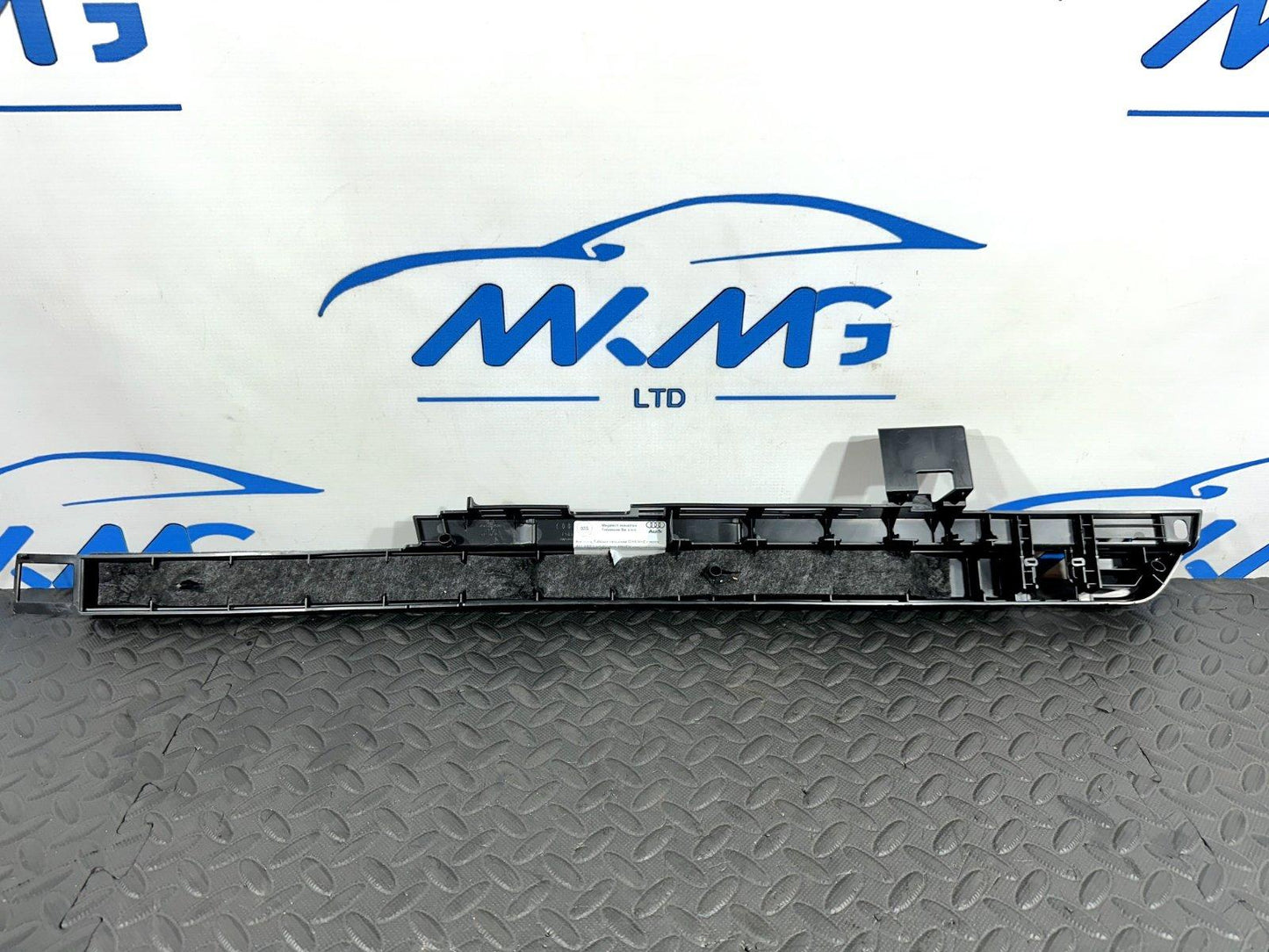16-19 AUDI A4 B9 GENUINE REAR RIGHT BOOT INTERIOR FLOOR TRIM PANEL 8W9861828