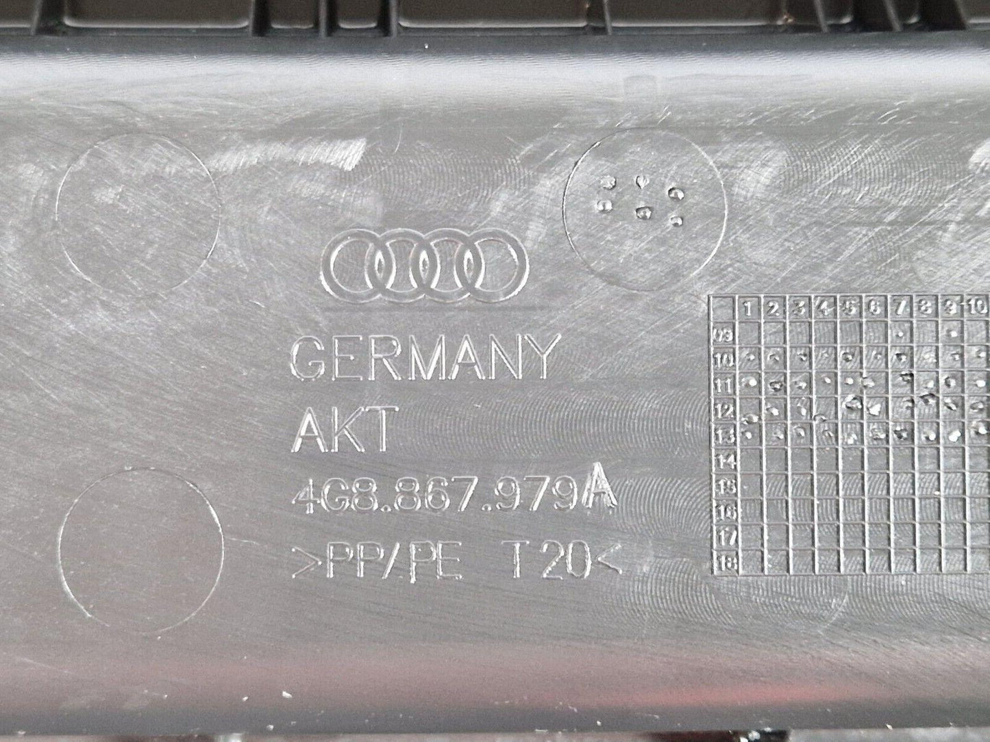10-18 AUDI A7 4G S-LIN GENUINE TAILGATE BOOT LID INTERIOR TRIM COVER 4G8867979A