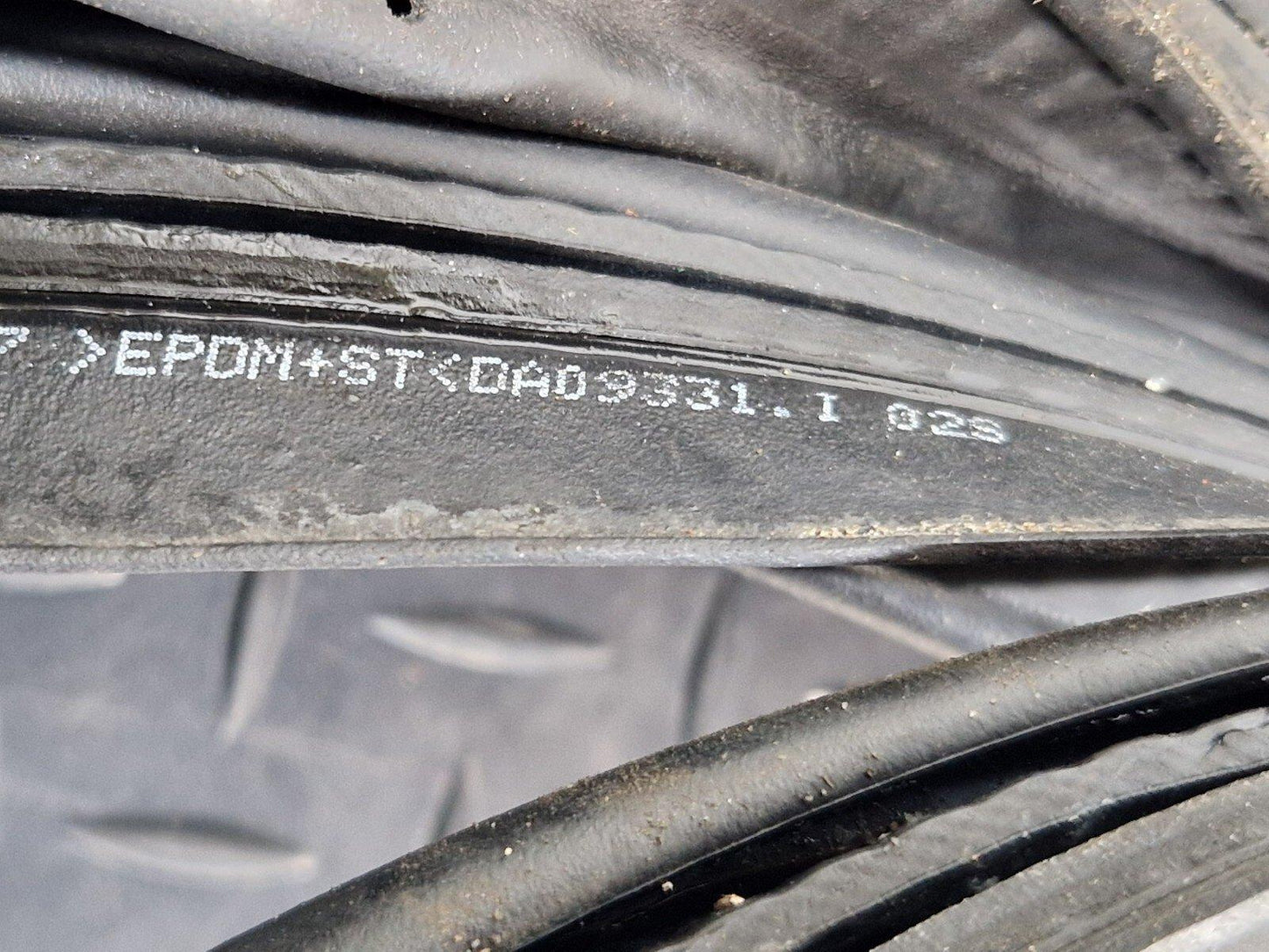 16-19 AUDI A4 B9 SALOON GENUINE TAILGATE BOOT LID RUBBER SEAL 8W5827705C