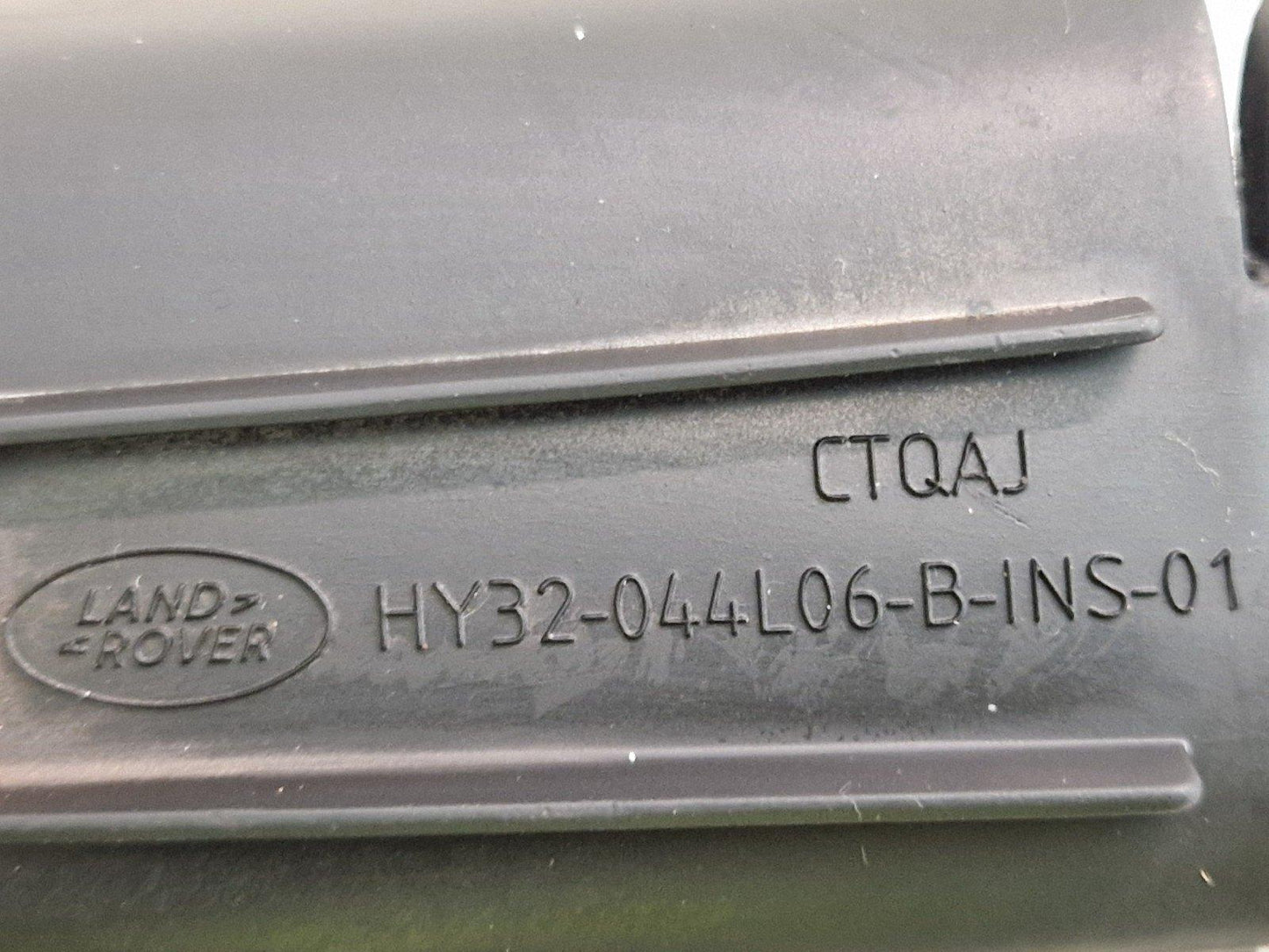 17-ON LAND ROVER DISCOVERY L462 CENTRE MAT CARPET HY32-044L06-B